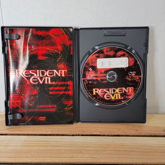 DVD Resident Evil w/ insert - Picture 2 of 4
